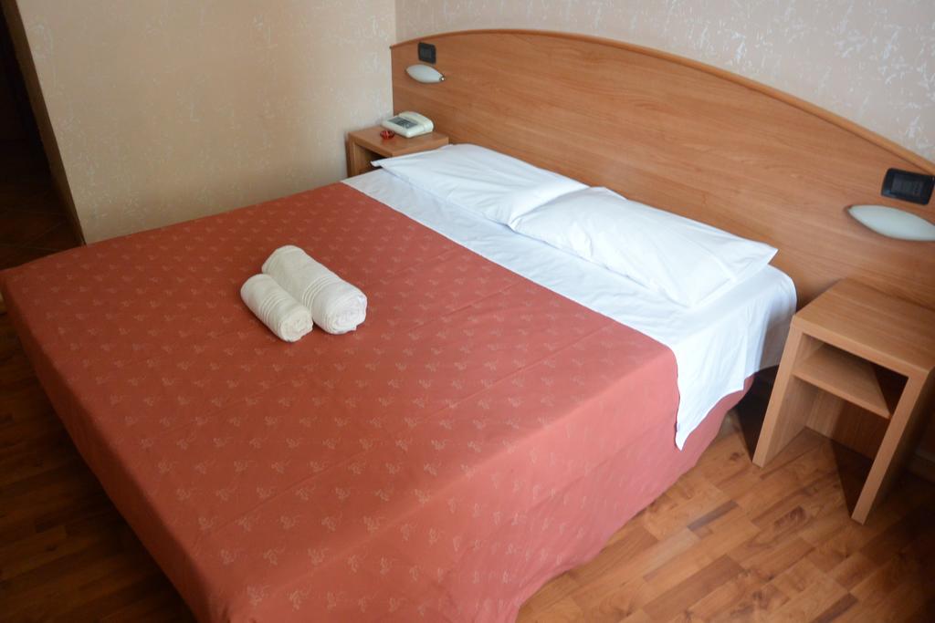 Hotel Nuovo Milánó Szoba fotó