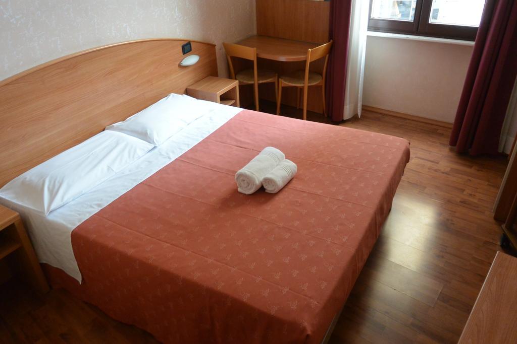 Hotel Nuovo Milánó Szoba fotó